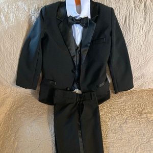 Child’s Tuxedo Size 8